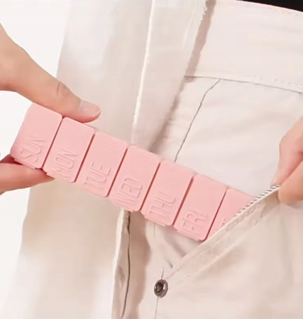 PUDEŁKO NA LEKI TABLETKI POJEMNIK ORGANIZER KASETKA NA 7 DNI różowe